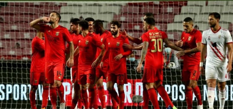 Benfica goleia Vilafranquense e apura-se para oitavos de final da Taça