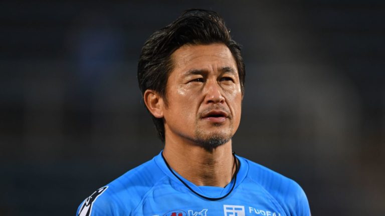 Futebolista japonês Kazuyoshi Miura renova com o Yokohama aos 53 anos