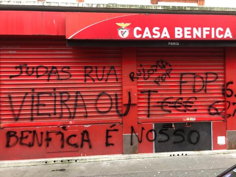 Casa do Benfica de Paris vandalizada com inscrições ofensivas dirigidas ao clube