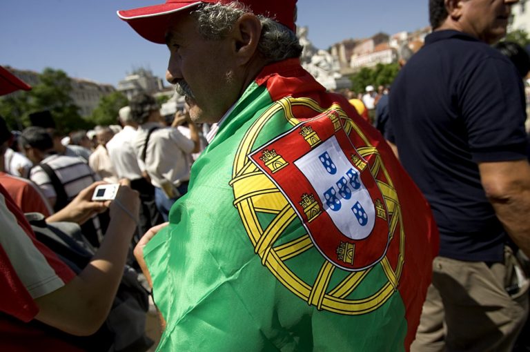 Candidatos da emigração não conseguem impôr, nem um segundo, os problemas dos emigrantes nas TV em Portugal
