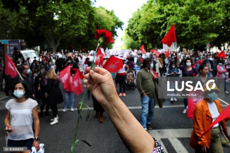 25 de abril, 47 anos. Veja algumas fotos da manifestação em Lisboa