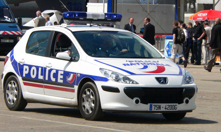 Três detidos na investigação à morte de funcionária da polícia francesa