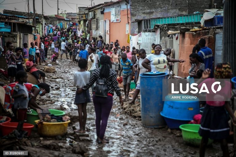 Caos ainda em Luanda devido à chuva torrencial de segunda-feira