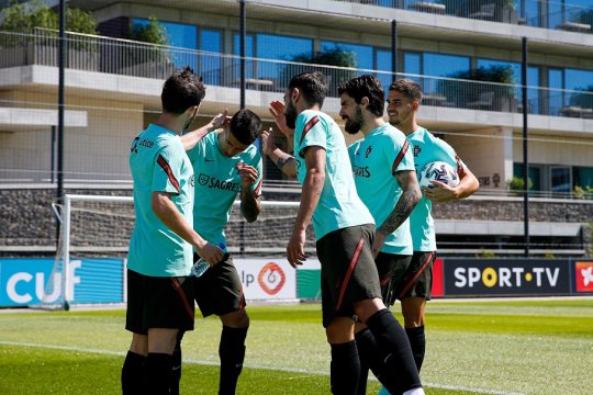 Euro2020: Trio do Man. City e Gonçalo Guedes cumpriram primeiro treino por Portugal