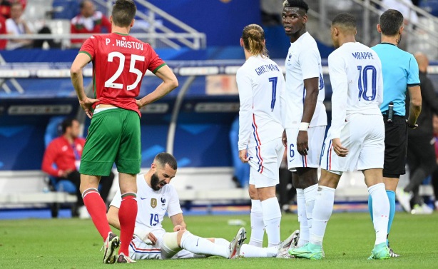 França vence Bulgária por 3-0. Benzema lesiona-se