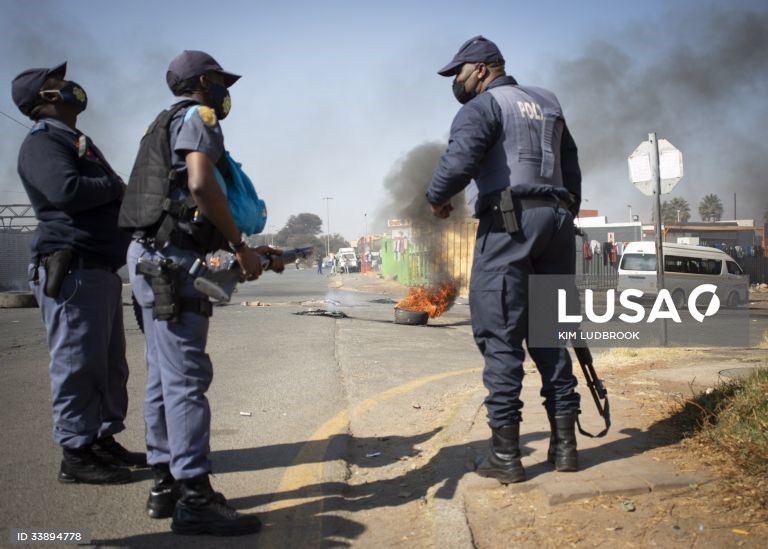 Tumultos na África do Sul. Negócios portugueses atacados. « Fiquem em casa », diz Governo Português
