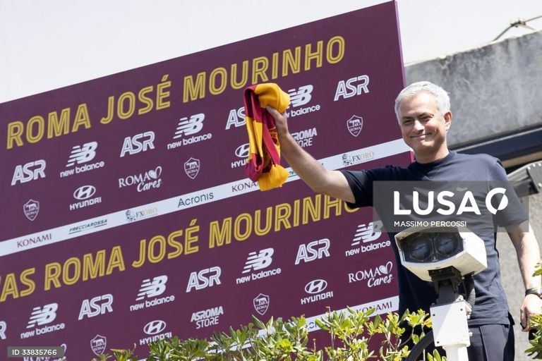 José Mourinho chega a Roma para « semear e ter tempo para colher »