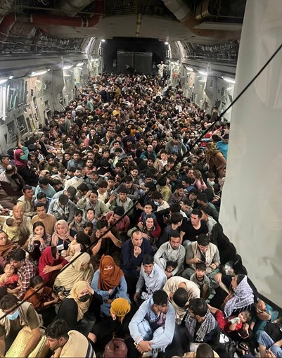 Afeganistão: França termina ponte aérea na quinta-feira se EUA saírem no dia 31