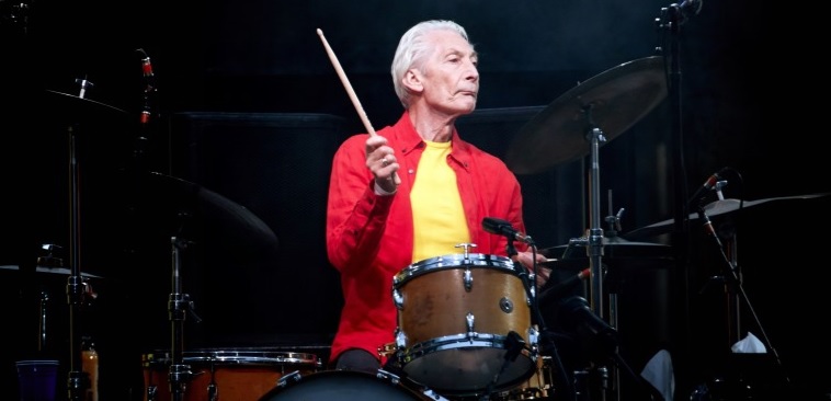 Baterista Charlie Watts dos Rolling Stones morre aos 80 anos
