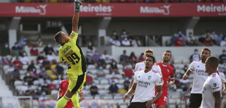 Benfica vence Gil Vicente em Barcelos por 0-2