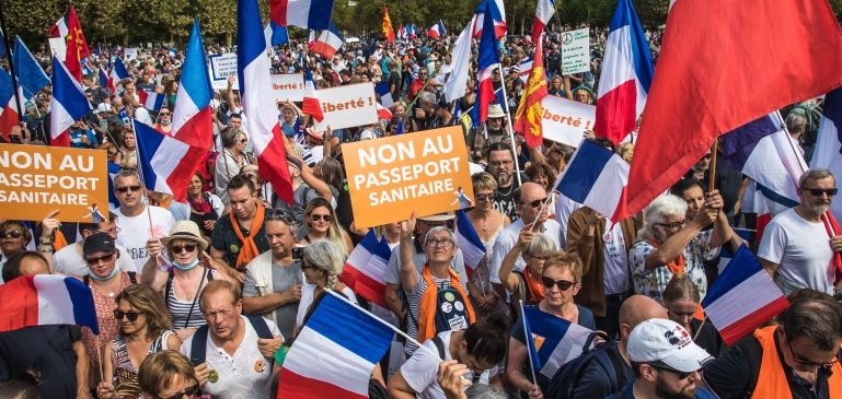 Covid-19: Novas manifestações em França contra passe sanitário