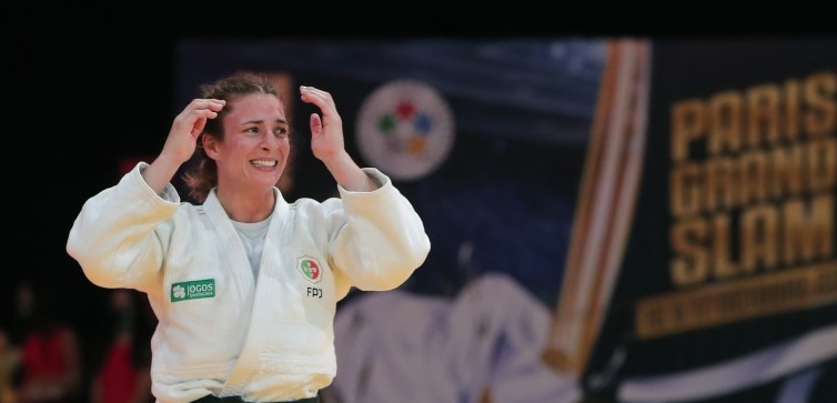 Judoca Bárbara Timo conquista ouro nos -63kg no Grand Slam da Paris