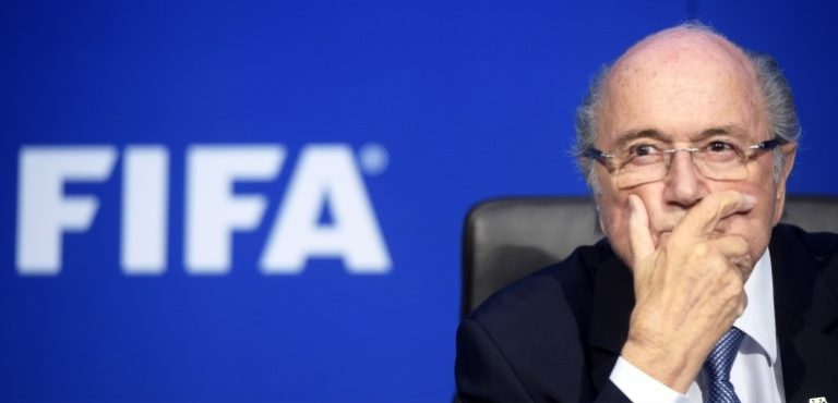 Justiça suíça acusa Blatter e Platini de fraude