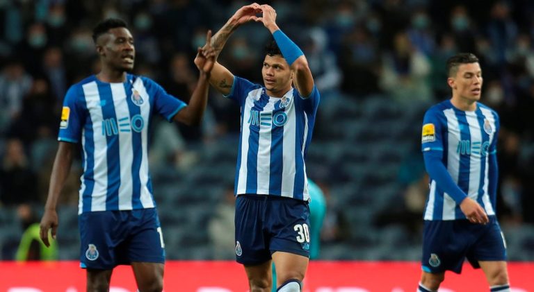 FC Porto vence Vitória SC e segue na liderança com Sporting