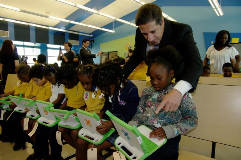 Português vai liderar sistema educativo de Los Angeles. Emigrou adolescente, sozinho e sem estudos