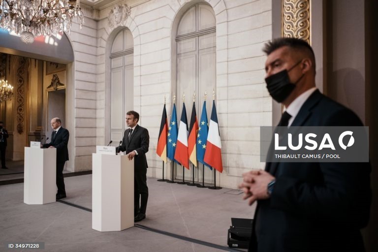 Eixo franco-alemão. Macron e Scholz com « sólida convergência » de pontos de vista em Paris
