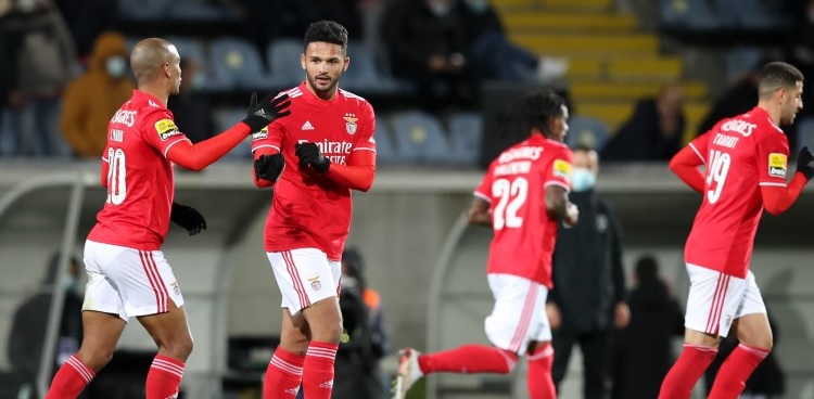 Benfica vence e reforça terceiro lugar, Paços e Boavista empatam