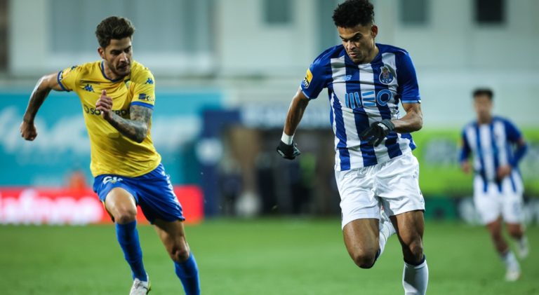 FC Porto consegue reviravolta no Estoril e é líder isolado da I Liga