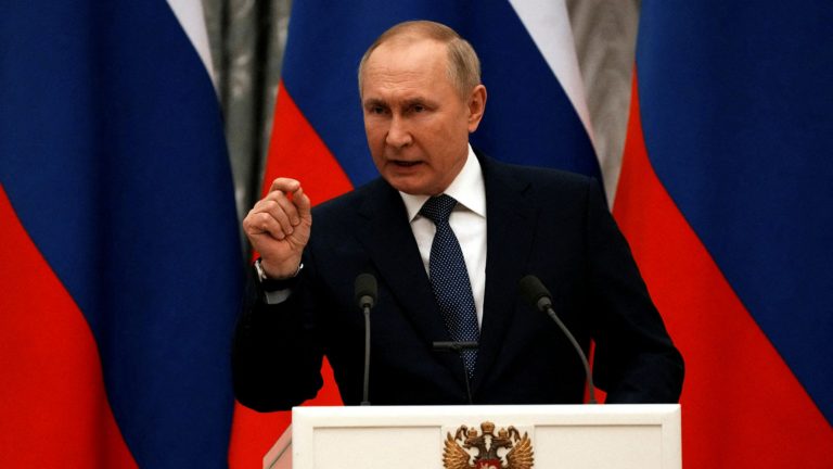 Putin ameaça com ataques “relâmpago” em caso de ingerência estrangeira na Ucrânia
