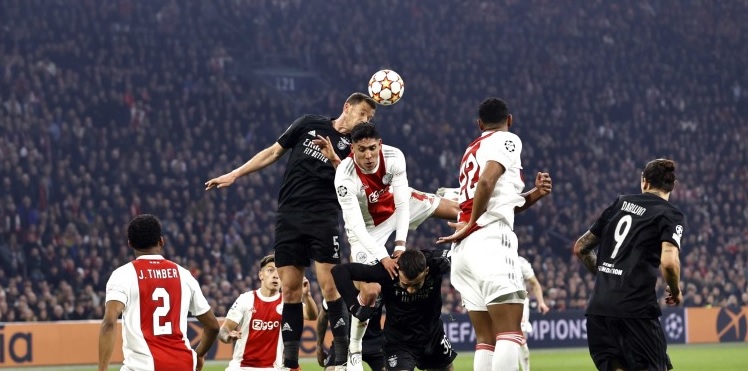 Benfica vence Ajax e está nos ‘quartos’ da Liga dos Campeões