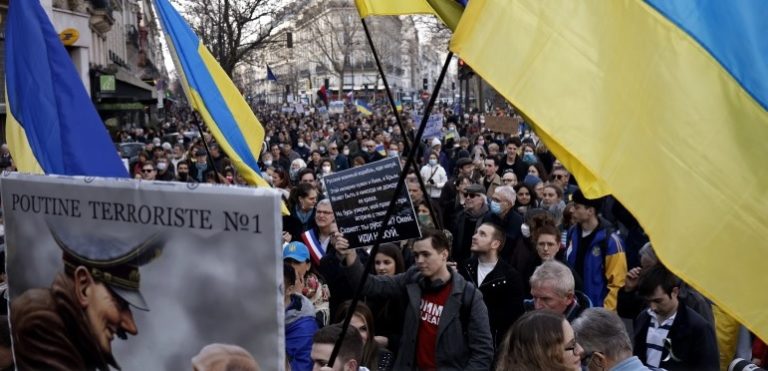 Ucrânia: Milhares nas ruas de Paris, Roma e Zurique contra a guerra