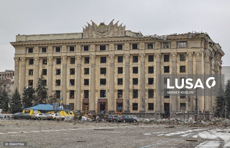 Ucrânia/Guerra: Zelensky diz que míssil russo atingiu um edifício governamental no centro de Kharkiv