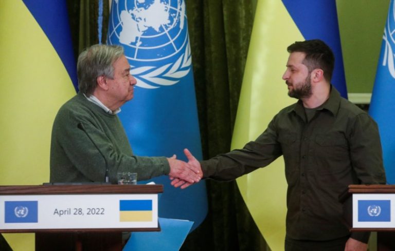 Guterres encontrou-se em Kiev com Zelensky. Uma viagem marcada pela defesa das populações civis