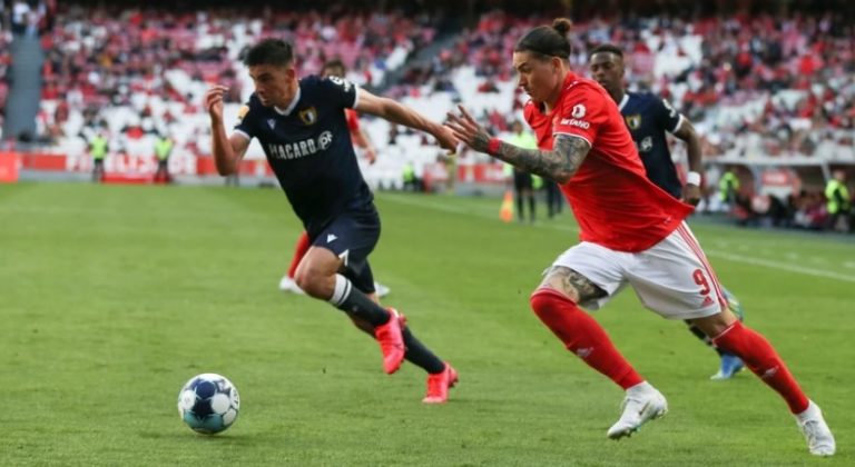 Benfica empata com Famalicão e pode deixar ‘fugir’ o Sporting