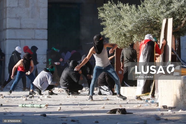 Pelo menos 156 feridos na Esplanada das Mesquitas em Jerusalém