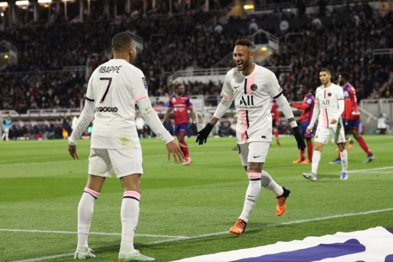 Ligue 1. PSG ‘atropela’ Clermont com hat-tricks de Mbappé e Neymar