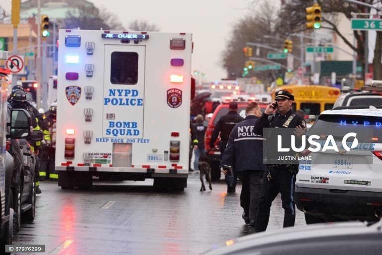 Pelo menos 13 feridos a tiro no metro de Nova Iorque