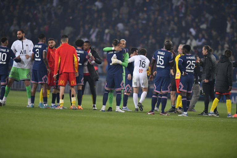 Paris Saint-Germain assegura 10º título de campeão francês de futebol