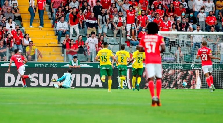 Benfica termina temporada com uma vitória em Paços de Ferreira