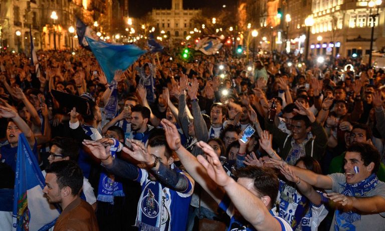 FC Porto campeão: Milhares celebram conquista nos Aliados
