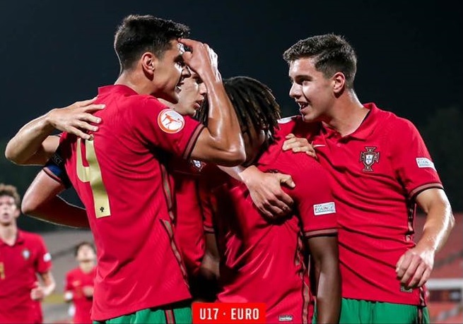 Portugal perde com Dinamarca, mas segue para os ‘quartos’ do Europeu de sub-17