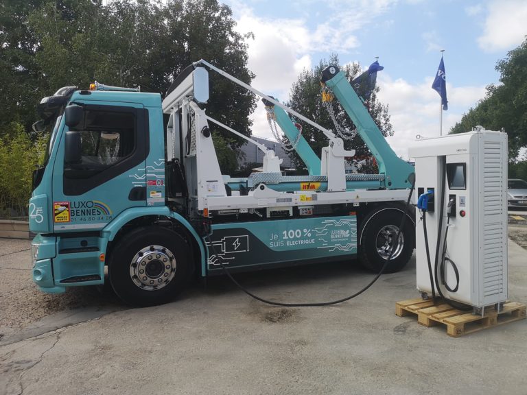 Luxo Bennes apresentou um camião 100% elétrico para a recolha de contentores, o primeiro no mundo fabricado pela Volvo.