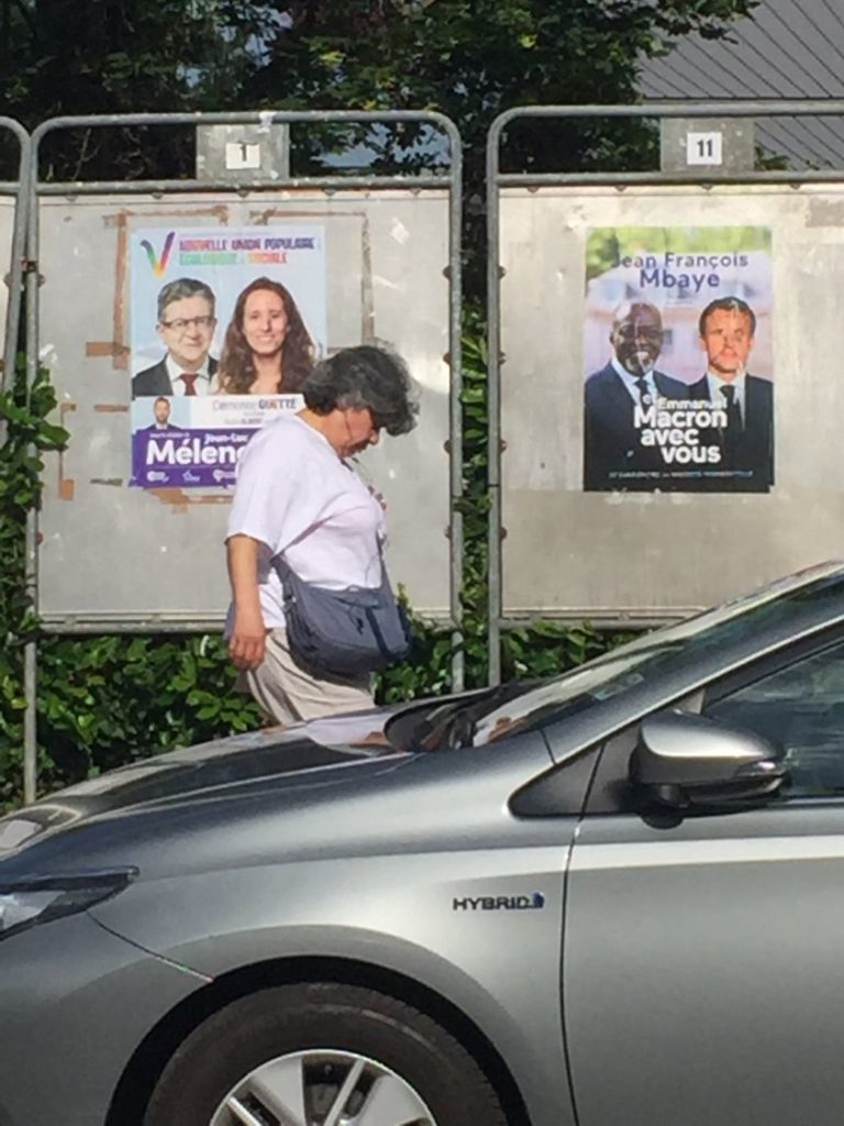 Franceses votam hoje, com maioria absoluta em risco para Macron