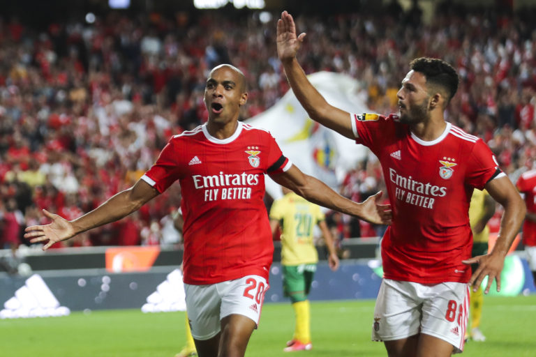 Benfica vence Paços de Ferreira e isola-se no topo da I Liga