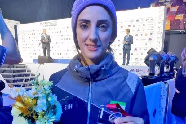 Atleta iraniana Elnaz Rekabi recebida em Teerão como heroína após competir sem véu