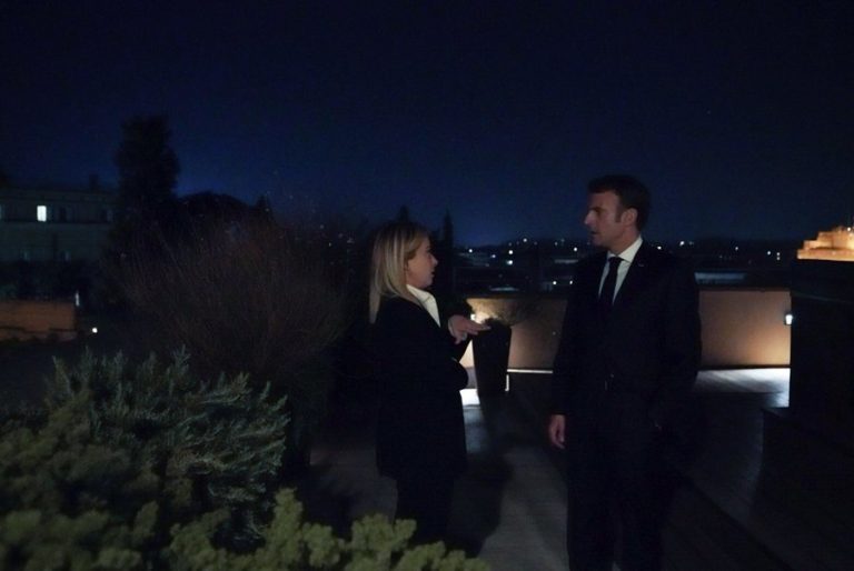 Emmanuel Macron encontrou-se em Roma com Giorgia Meloni