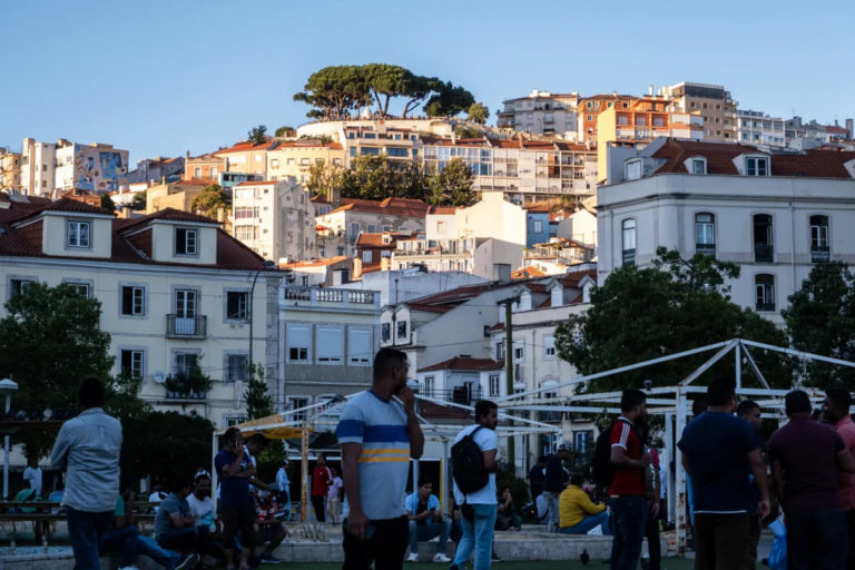 Portugal. Mais de metade dos jovens admite emigrar – sondagem