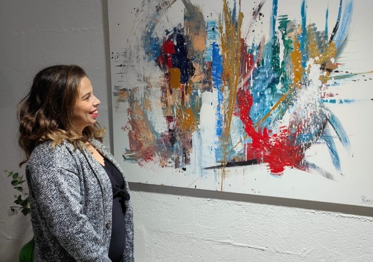 Cecilia Vieira Rumor expõe os seus quadros na agência King Immobilier em St Maur des Fossés