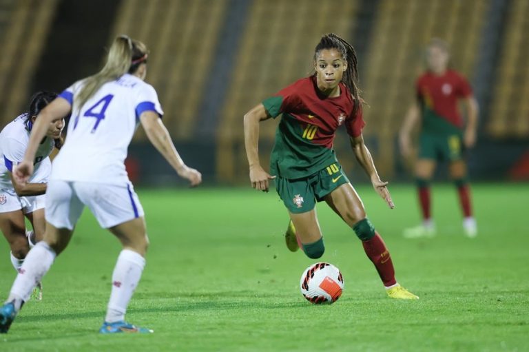 Jéssica Silva garante triunfo da seleção feminina de futebol sobre Costa Rica