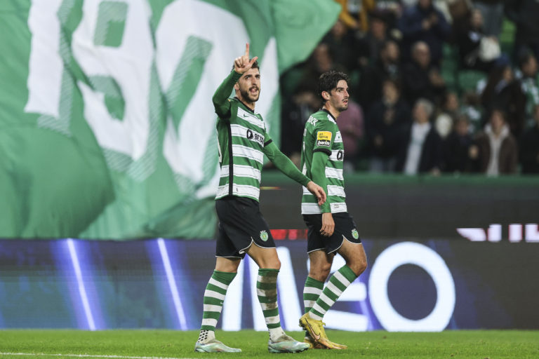 Sporting vence Paços de Ferreira e ‘cola-se’ ao Sporting de Braga