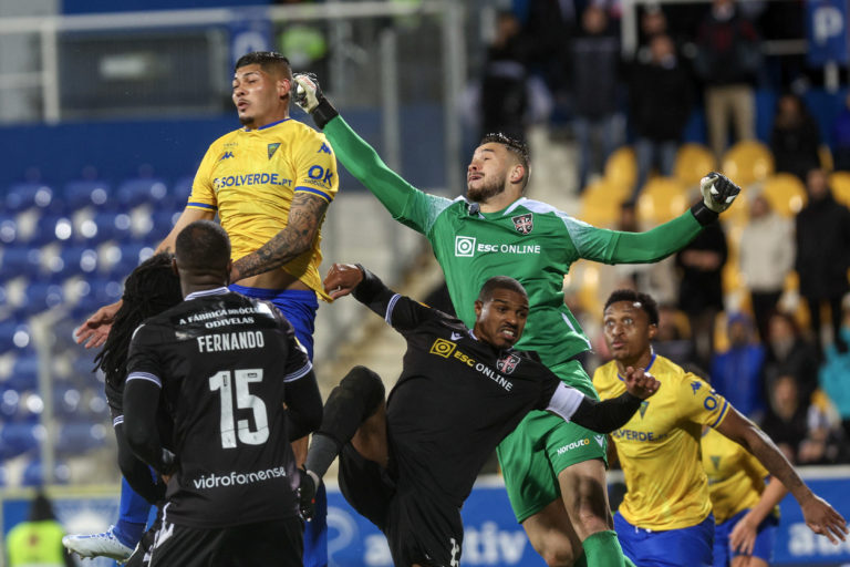 Estoril Praia vence e impede subida do Casa Pia ao quarto lugar da I Liga