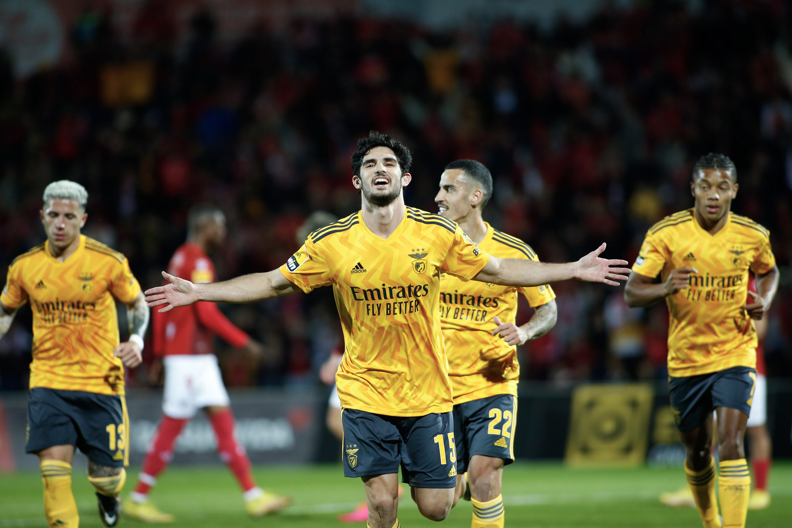 Benfica Vence Santa Clara E Mantém Diferença No Topo Da Classificação ...