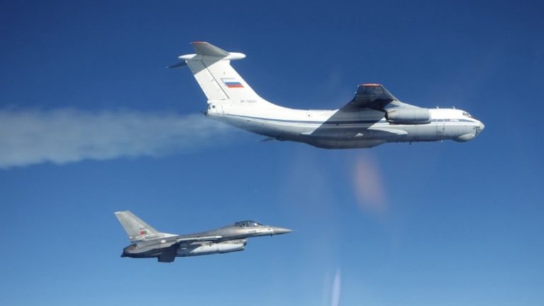NATO. Caças F-16 portugueses intercetaram aeronave militar russa no Mar Báltico