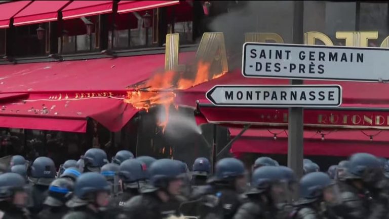 Violência e confrontos marcam novas manifestações em Paris contra reforma do sistema das pensões