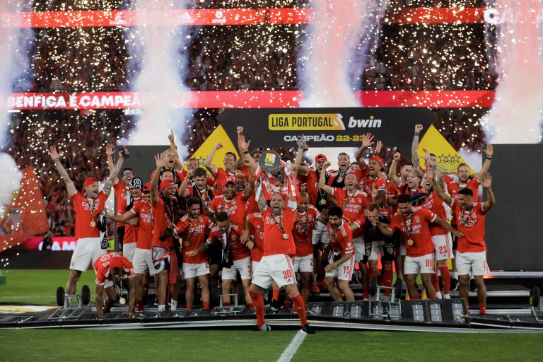 Benfica confirma festa do título na Luz com triunfo sobre o Santa Clara