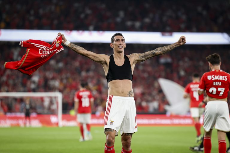 Benfica vence FC Porto e isola-se provisoriamente no topo da I Liga